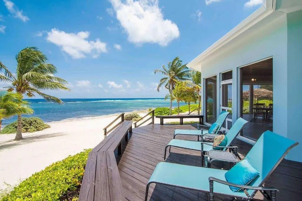 Peaceful Ocean Front Beach House In Bodden Town Nyaraló