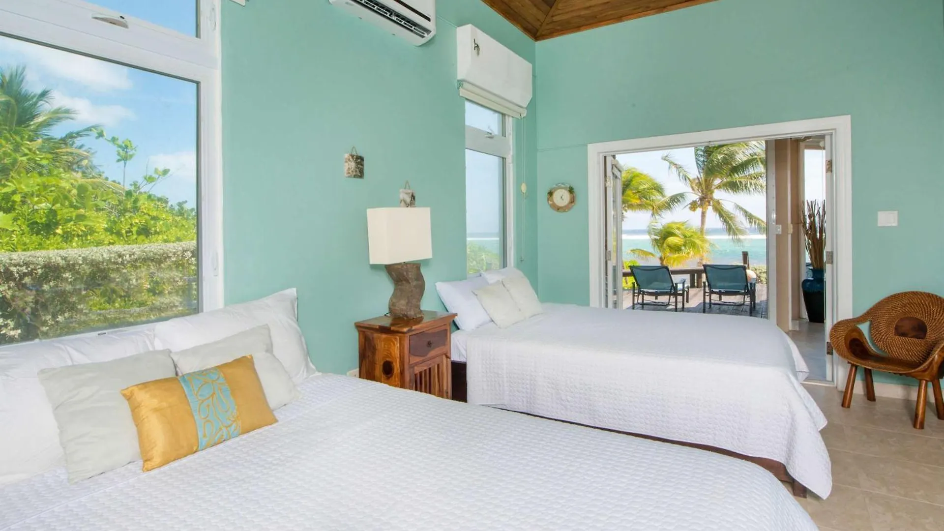 Peaceful Ocean Front Beach House In Bodden Town 0*,  Kajmán-szigetek