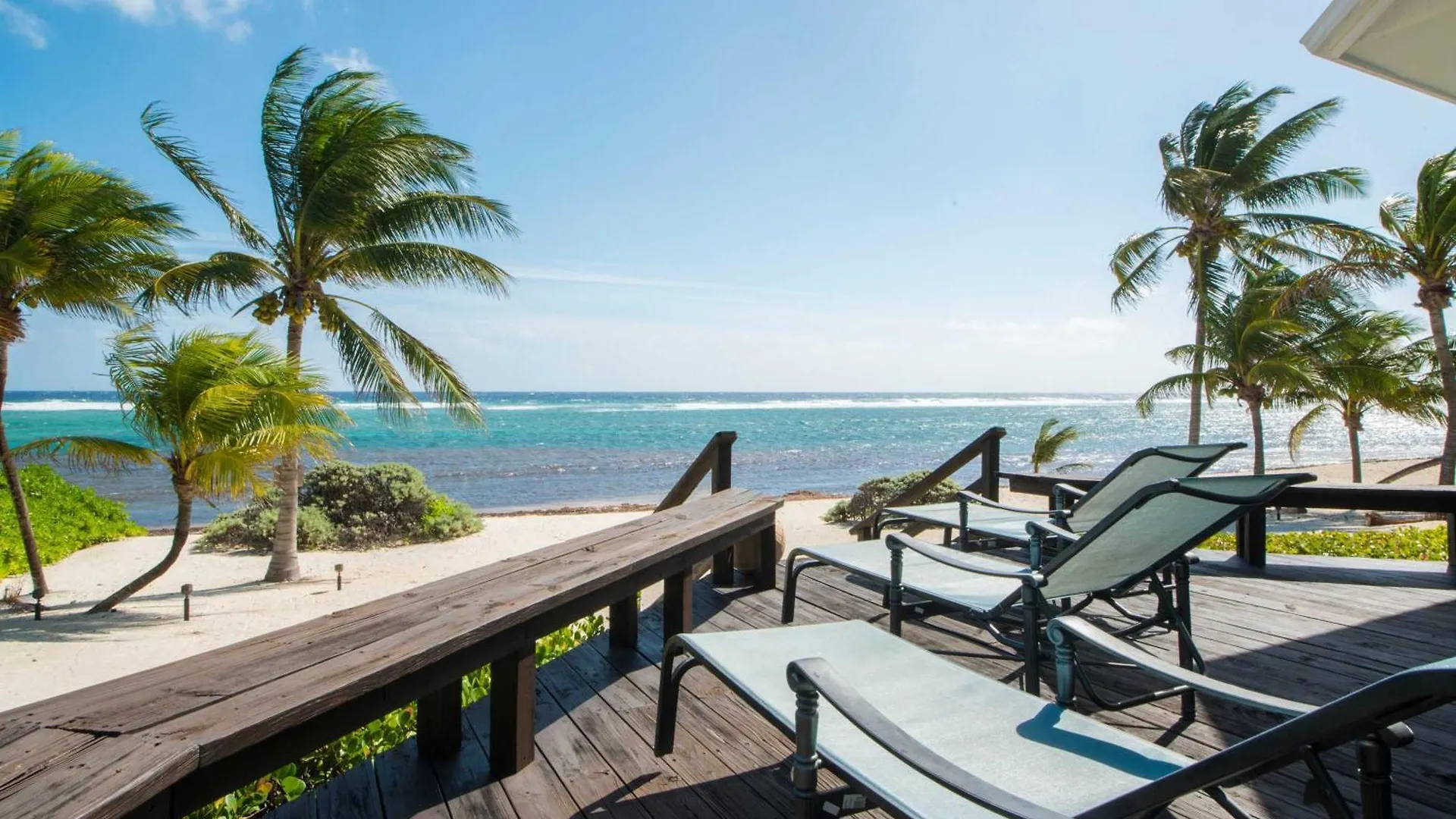 Peaceful Ocean Front Beach House In Bodden Town Nyaraló
